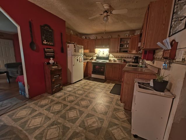 600 S Roosevelt Road, Knox, IN 46534