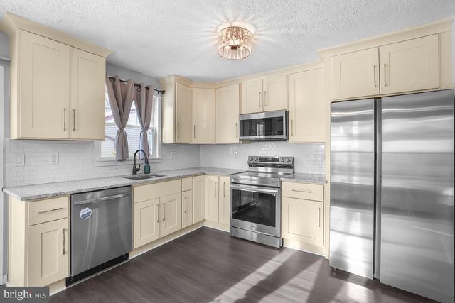 7707 LAKE CIR, Pasadena, MD 21122