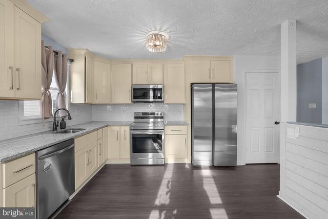 7707 LAKE CIR, Pasadena, MD 21122