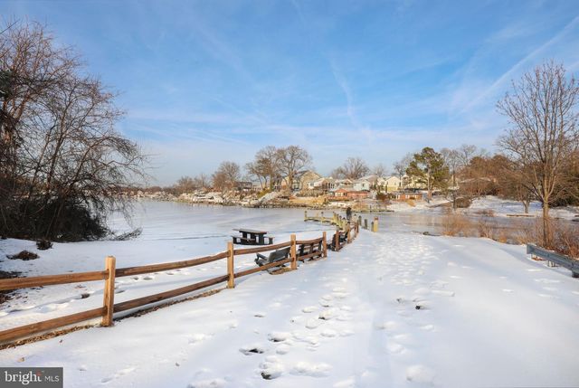 7707 LAKE CIR, Pasadena, MD 21122