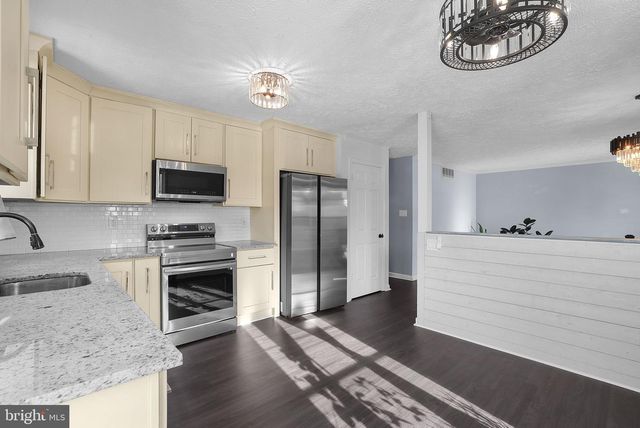 7707 LAKE CIR, Pasadena, MD 21122