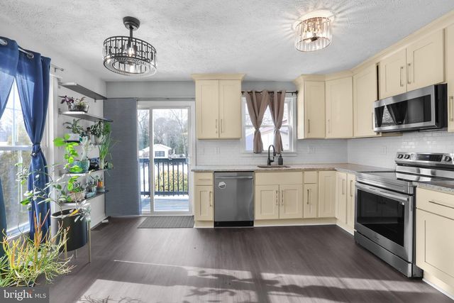 7707 LAKE CIR, Pasadena, MD 21122