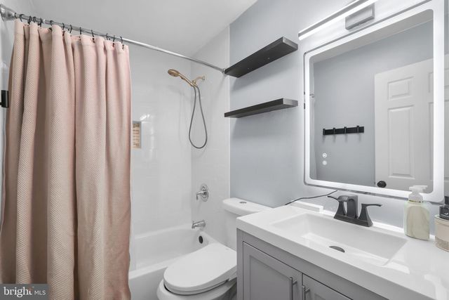 7707 LAKE CIR, Pasadena, MD 21122