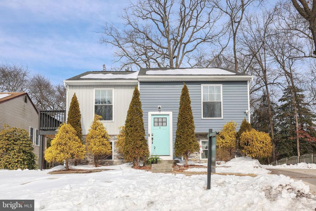 7707 LAKE CIR, Pasadena, MD 21122