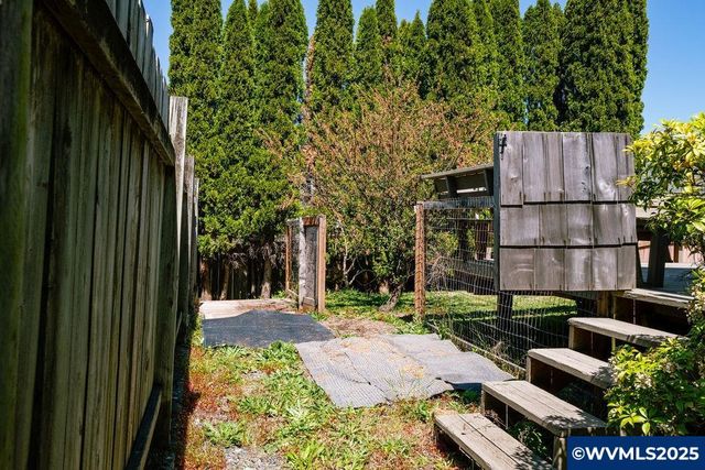 985 Jev St NW, Salem, OR 97304