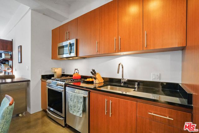849 S Broadway 403, Los Angeles, CA 90014