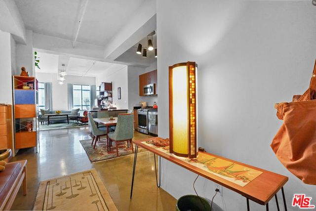 849 S Broadway 403, Los Angeles, CA 90014