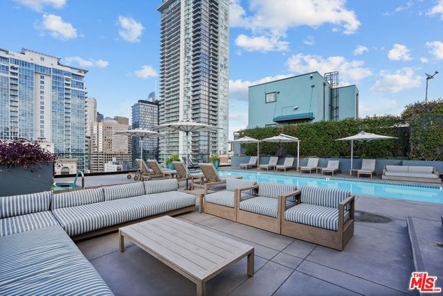 849 S Broadway 403, Los Angeles, CA 90014