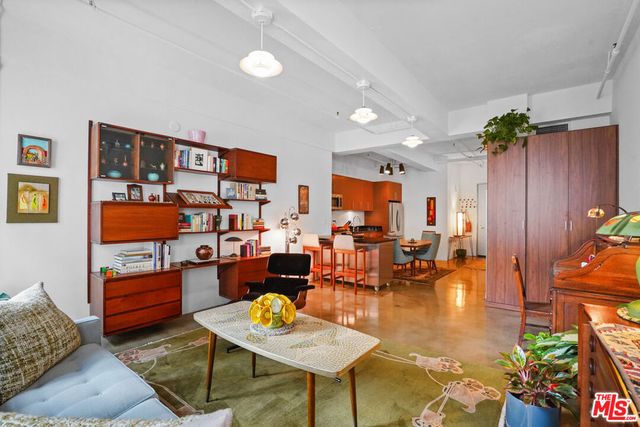 849 S Broadway 403, Los Angeles, CA 90014