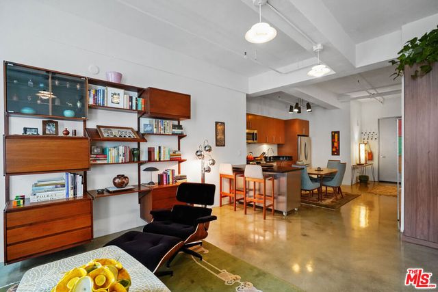 849 S Broadway 403, Los Angeles, CA 90014