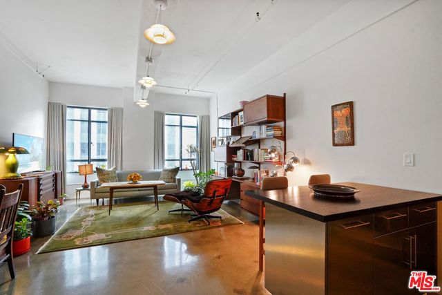 849 S Broadway 403, Los Angeles, CA 90014