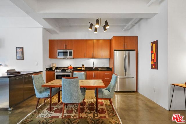 849 S Broadway 403, Los Angeles, CA 90014