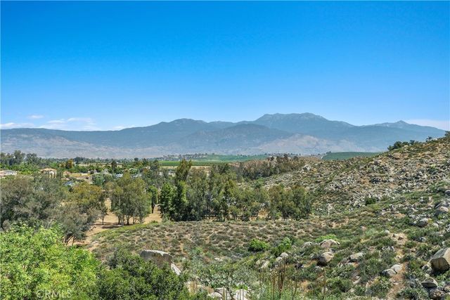 27830 Hemet Street, Hemet, CA 92544