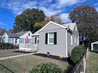 16 Monroe Dr DR, Hampton, VA 23669