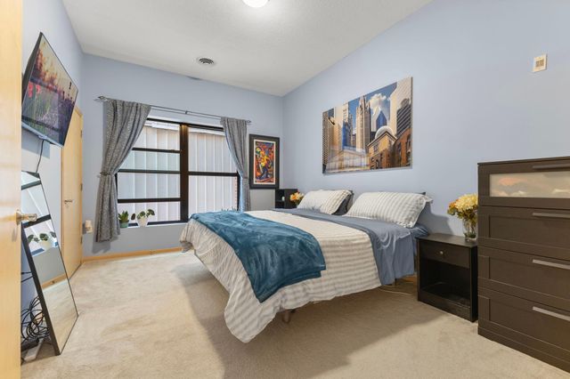 270 4th Street E 203, Saint Paul, MN 55101