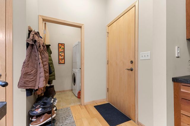 270 4th Street E 203, Saint Paul, MN 55101