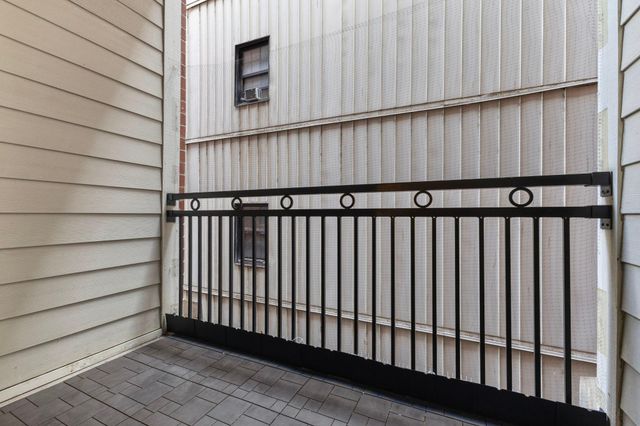 270 4th Street E 203, Saint Paul, MN 55101