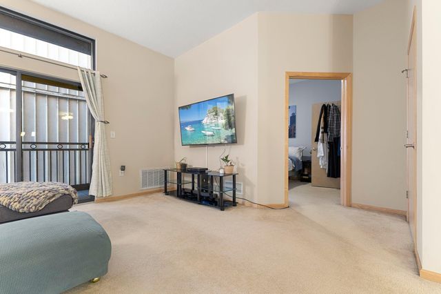 270 4th Street E 203, Saint Paul, MN 55101