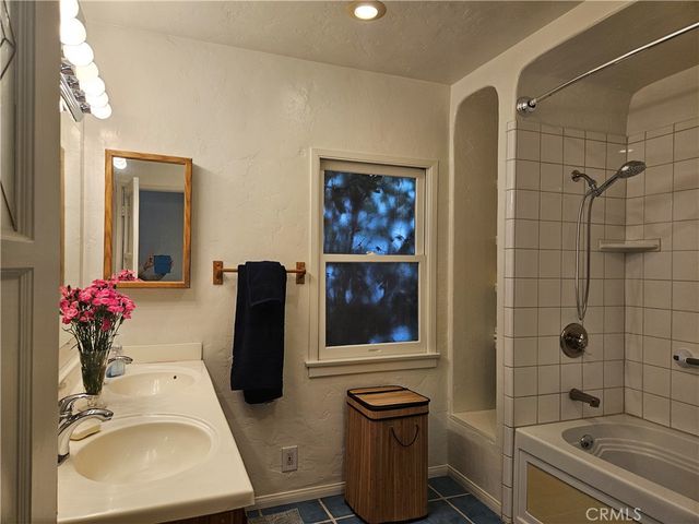 5703 Beck Avenue, North Hollywood, CA 91601