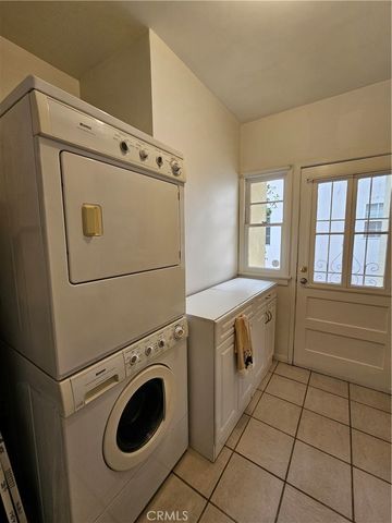 5703 Beck Avenue, North Hollywood, CA 91601