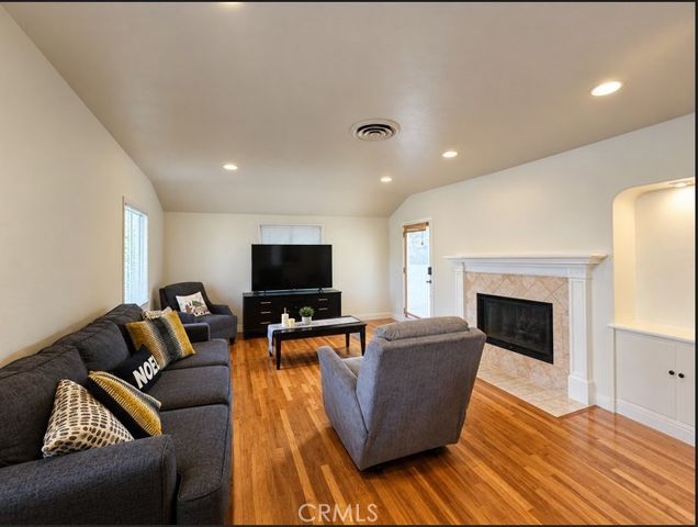 5703 Beck Avenue, North Hollywood, CA 91601