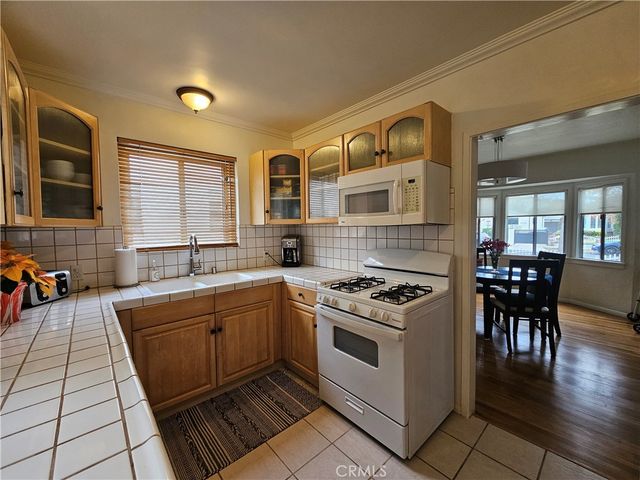 5703 Beck Avenue, North Hollywood, CA 91601