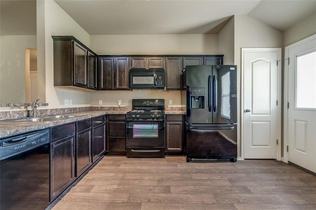2900 Sun Berry Way, Yukon, OK 73099