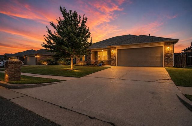 2900 Sun Berry Way, Yukon, OK 73099