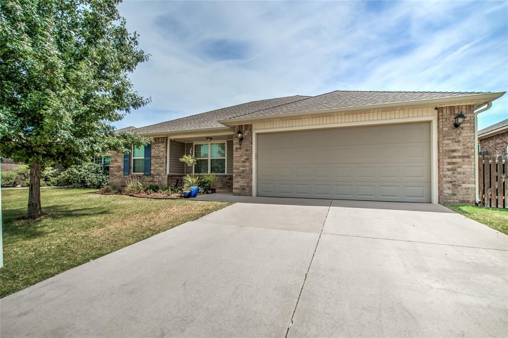 2900 Sun Berry Way, Yukon, OK 73099
