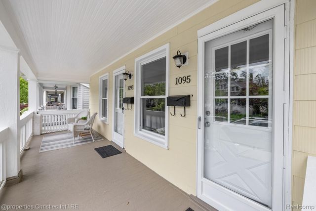 1093-95 Lakepointe Street, Grosse Pointe Park, MI 48230