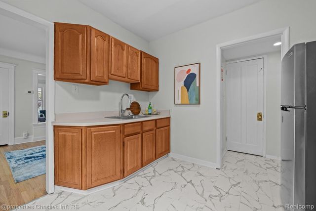 1093-95 Lakepointe Street, Grosse Pointe Park, MI 48230