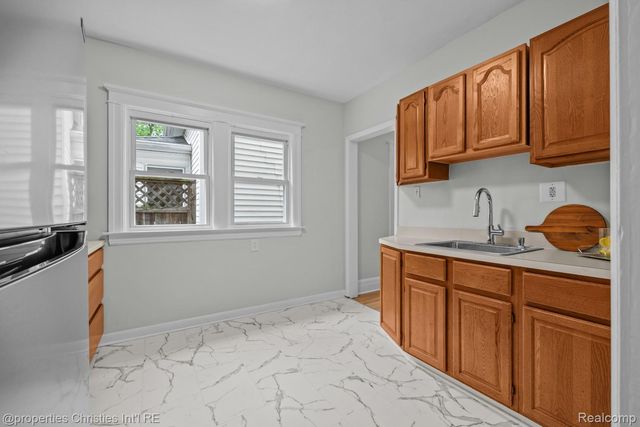 1093-95 Lakepointe Street, Grosse Pointe Park, MI 48230