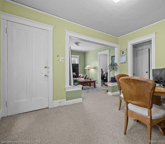 1093-95 Lakepointe Street, Grosse Pointe Park, MI 48230