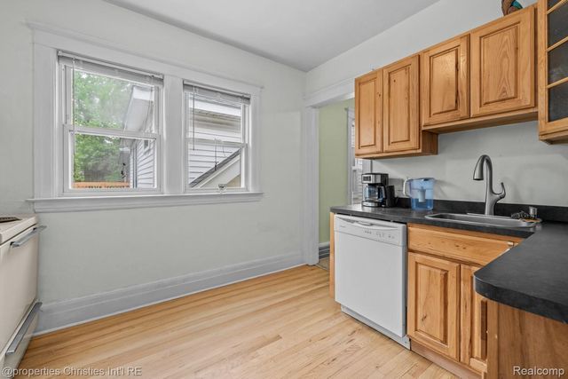 1093-95 Lakepointe Street, Grosse Pointe Park, MI 48230