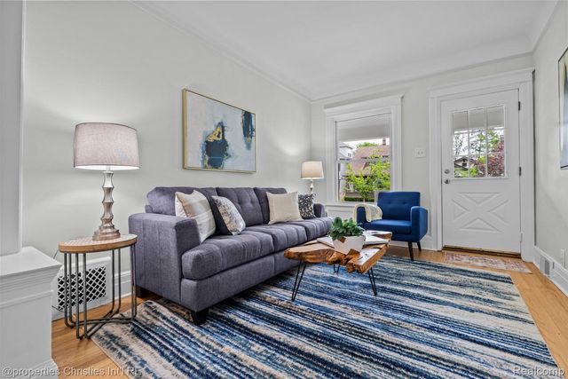 1093-95 Lakepointe Street, Grosse Pointe Park, MI 48230
