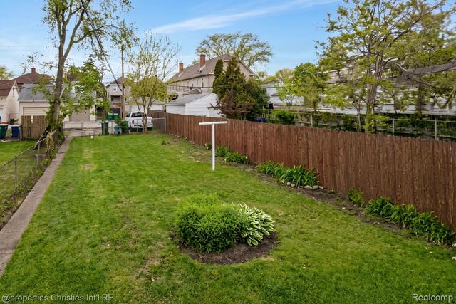 1093-95 Lakepointe Street, Grosse Pointe Park, MI 48230