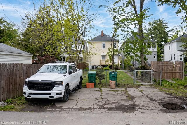 1093-95 Lakepointe Street, Grosse Pointe Park, MI 48230