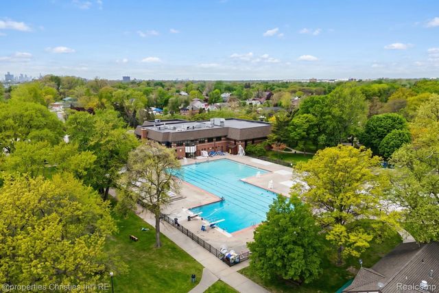 1093-95 Lakepointe Street, Grosse Pointe Park, MI 48230