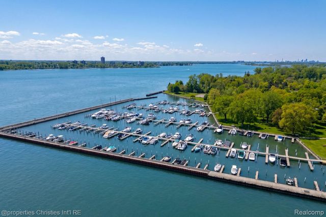 1093-95 Lakepointe Street, Grosse Pointe Park, MI 48230