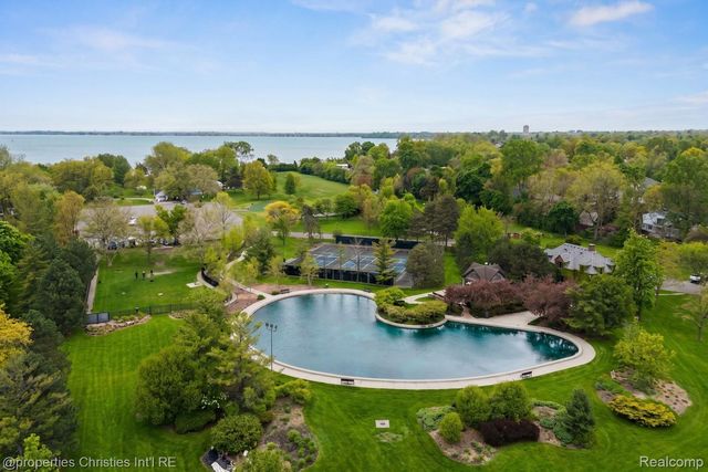 1093-95 Lakepointe Street, Grosse Pointe Park, MI 48230