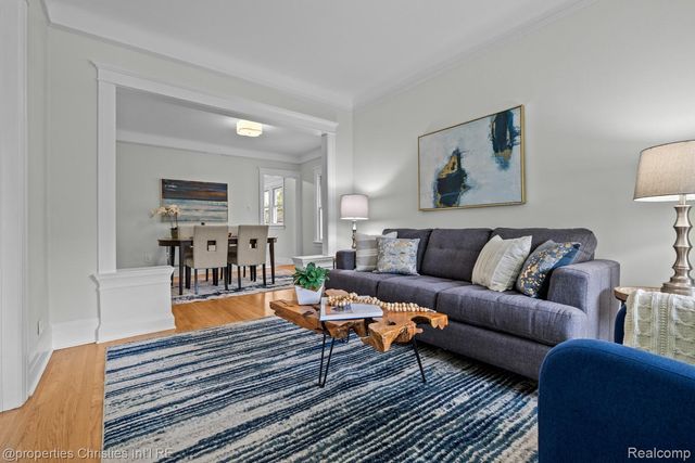 1093-95 Lakepointe Street, Grosse Pointe Park, MI 48230