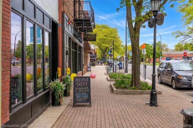 1093-95 Lakepointe Street, Grosse Pointe Park, MI 48230