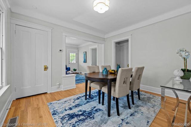 1093-95 Lakepointe Street, Grosse Pointe Park, MI 48230