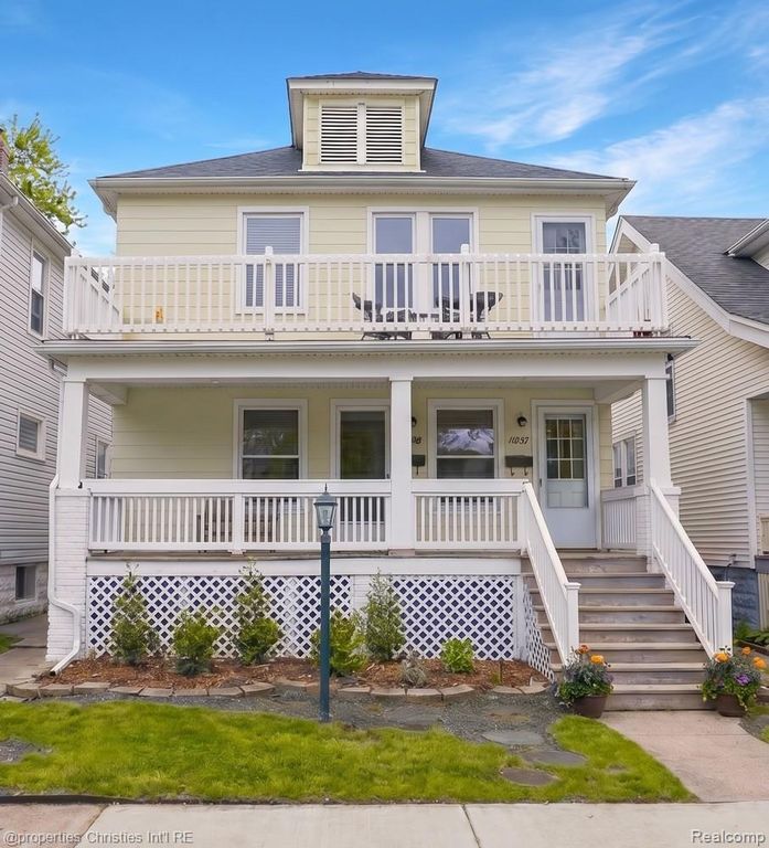 1093-95 Lakepointe Street, Grosse Pointe Park, MI 48230