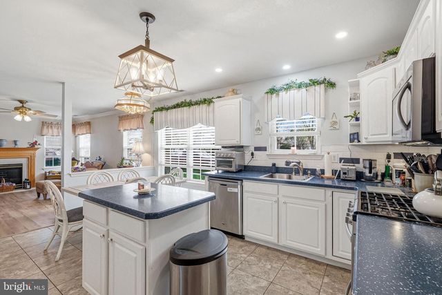 112 BLUE HERON DR, West Deptford, NJ 08086