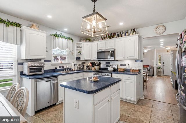 112 BLUE HERON DR, West Deptford, NJ 08086