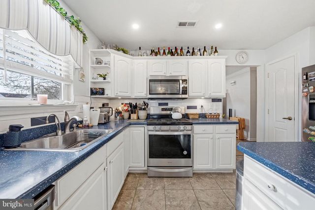 112 BLUE HERON DR, West Deptford, NJ 08086