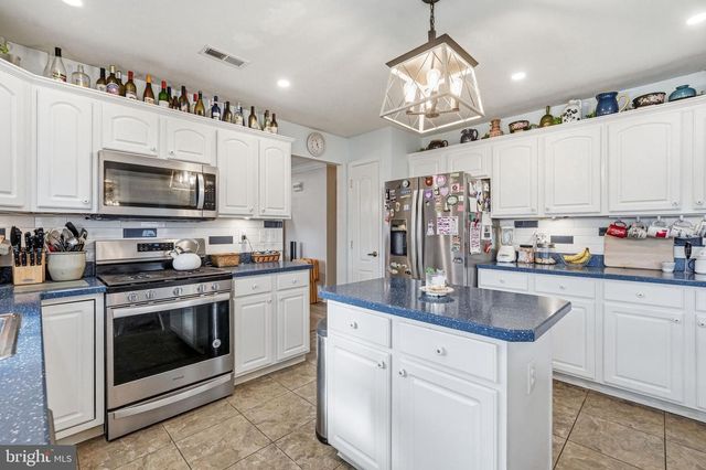 112 BLUE HERON DR, West Deptford, NJ 08086