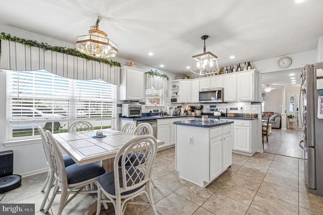 112 BLUE HERON DR, West Deptford, NJ 08086