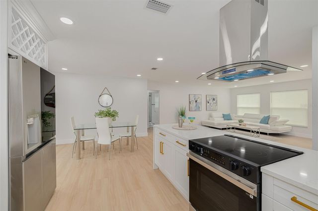 11785 108TH AVENUE N, Largo, FL 33778